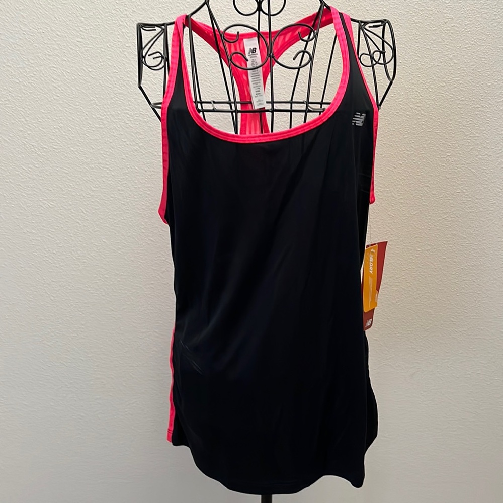 NEW BALANCE WORK OUT TOP IN PINK AND BLACK